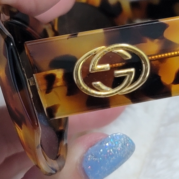 Gucci Women's Tortoiseshell Frame Sunglasses With Case - Picture 11 of 13